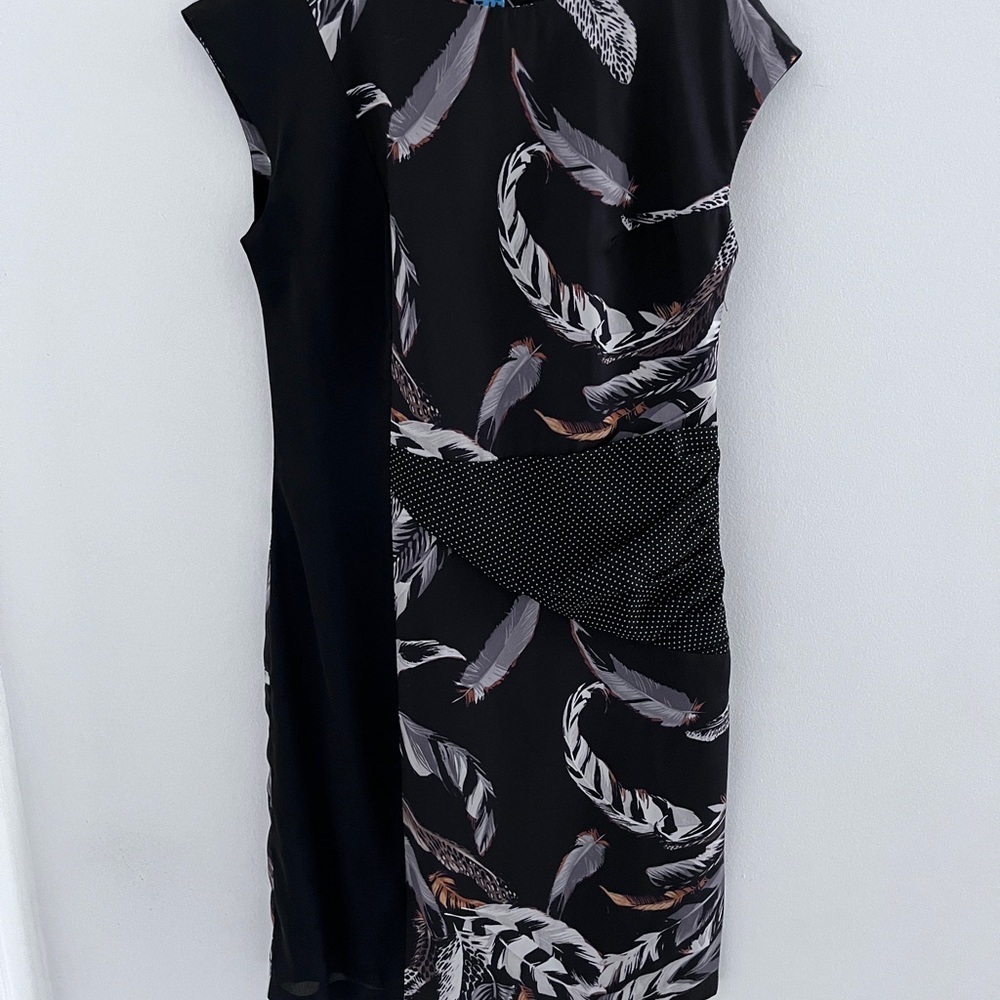 Eve Gravel Black Feather-Print Cap-Sleeve Dress